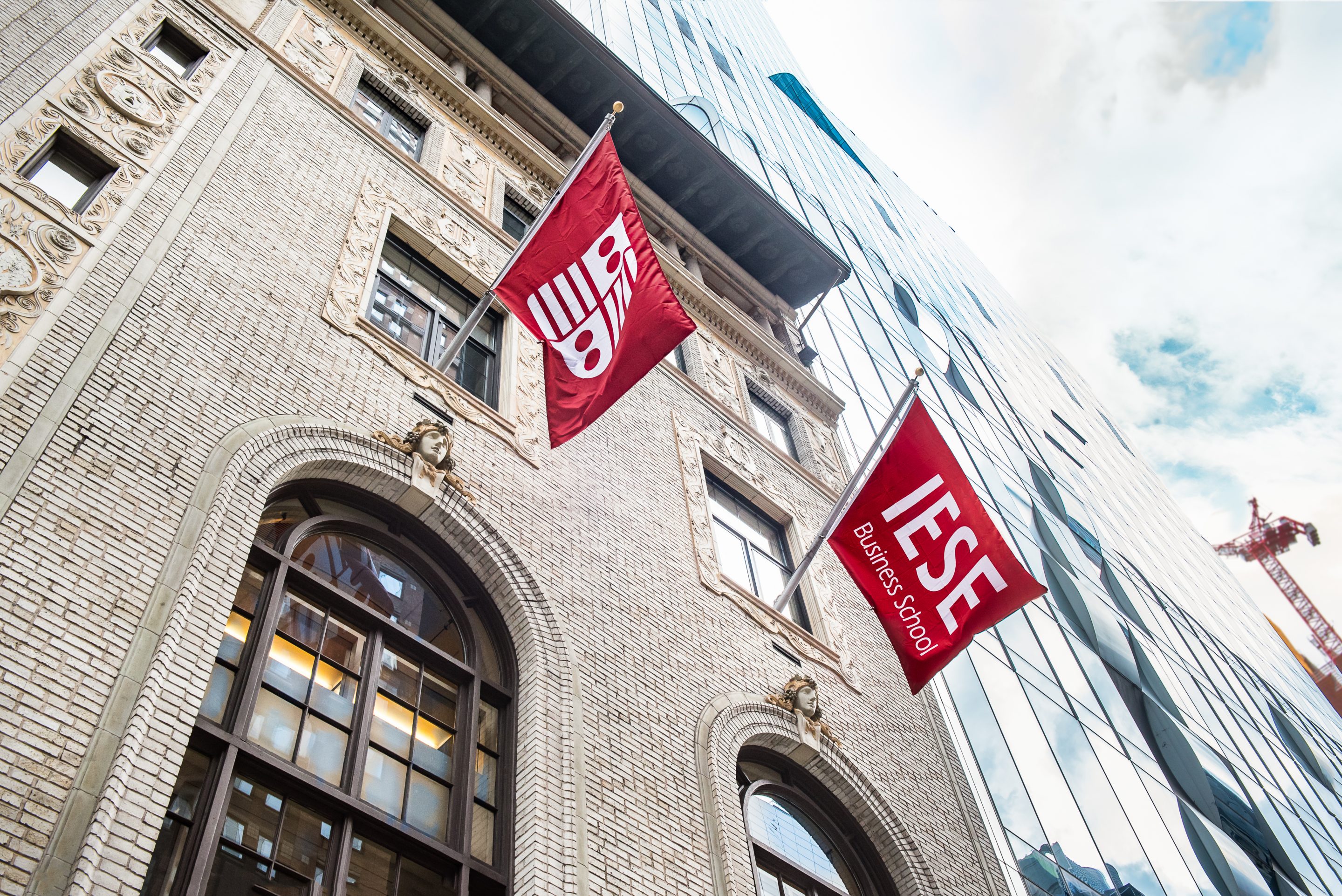 IESE Business School Highlights How Executives Can “Hack Themselves” to Harness AI at Work