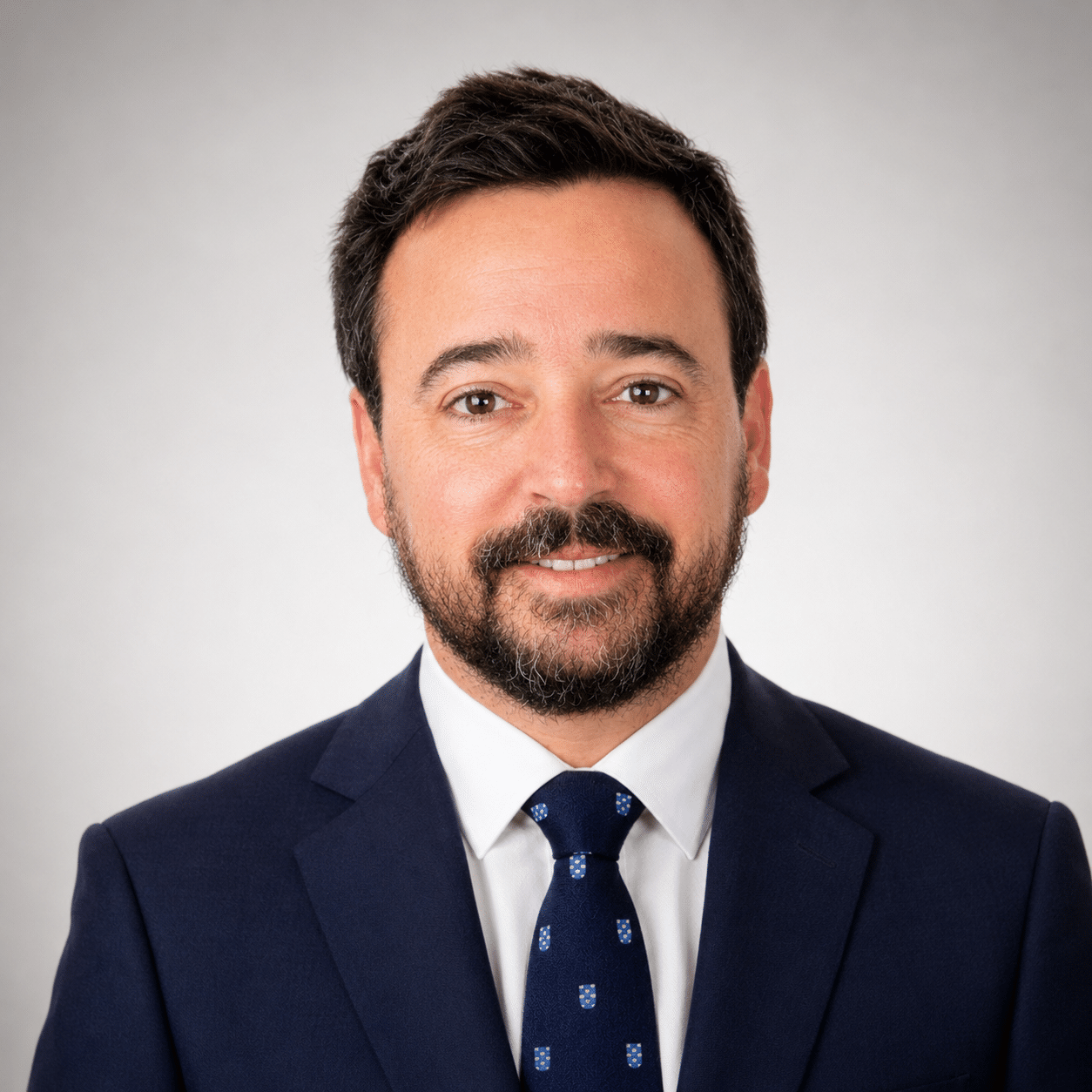 Headshot Alfonso Queipo CEO PVH USA